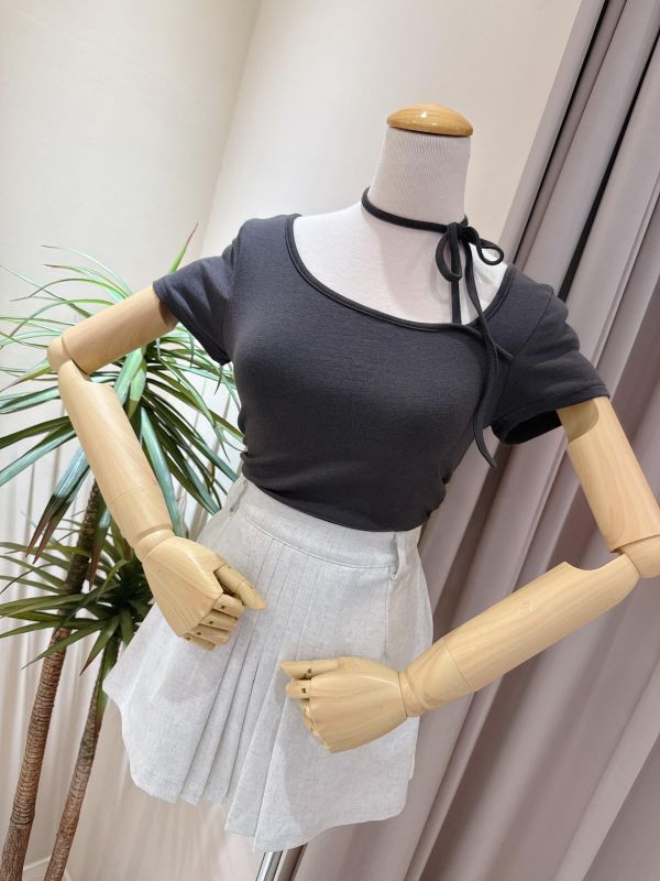 繞脖造型素面上衣 繞脖造型素面上衣