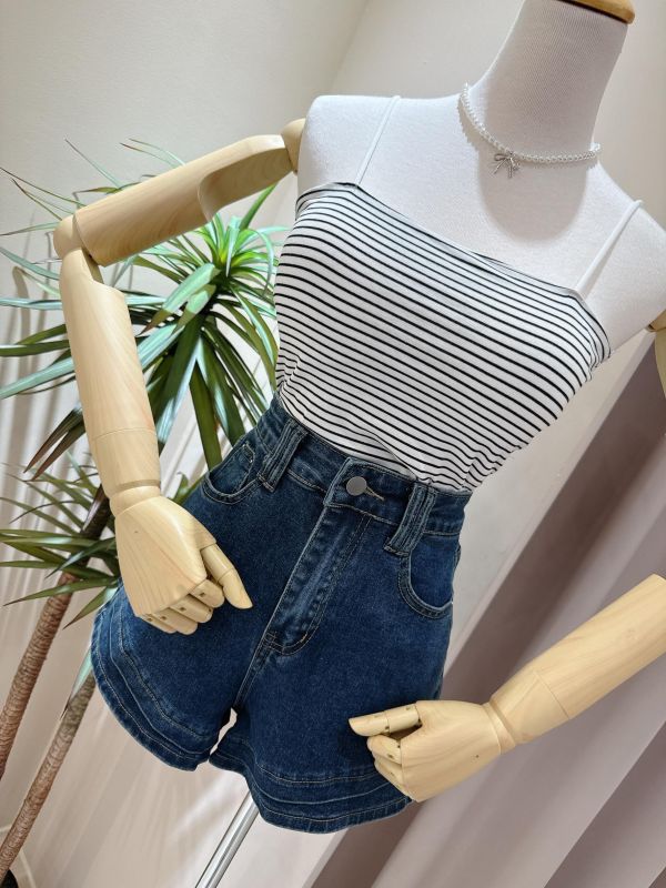 挺版立體縫線牛仔短褲 挺版立體縫線牛仔短褲