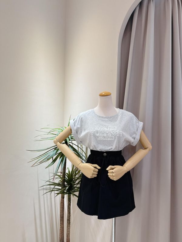 反摺寬袖立體字母短版上衣 反摺寬袖立體字母短版上衣