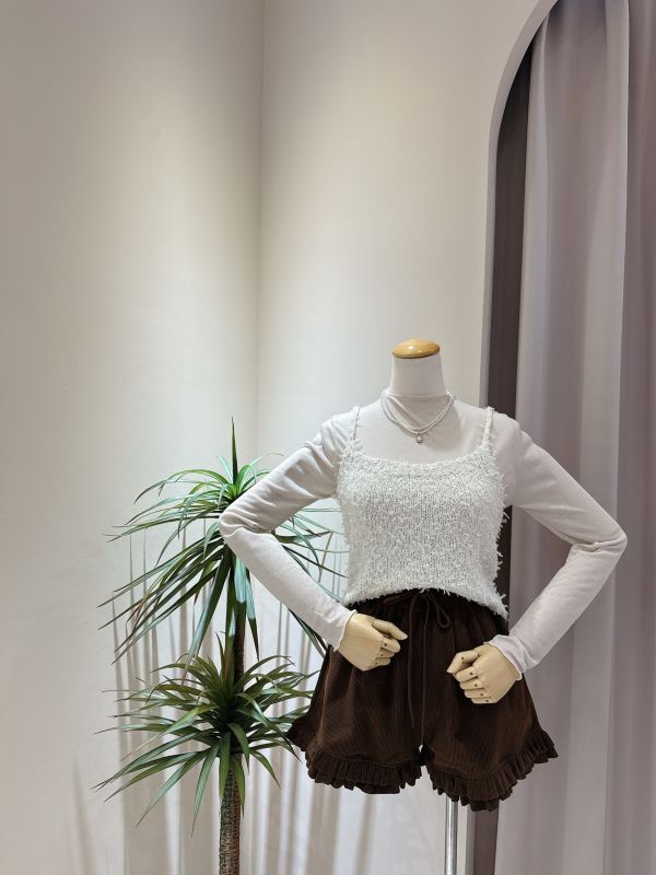 羽毛小背心+立領木耳邊彈力打底衣 羽毛小背心+立領木耳邊彈力打底衣