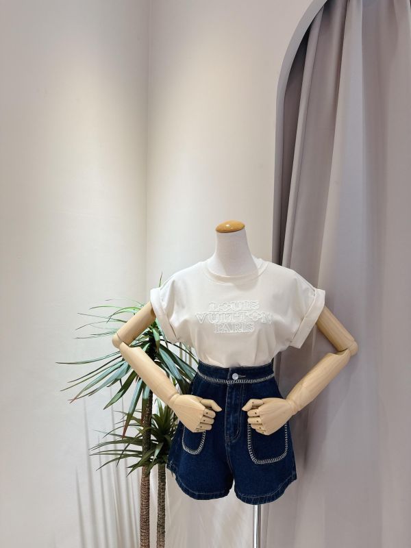 反摺寬袖立體字母短版上衣 反摺寬袖立體字母短版上衣