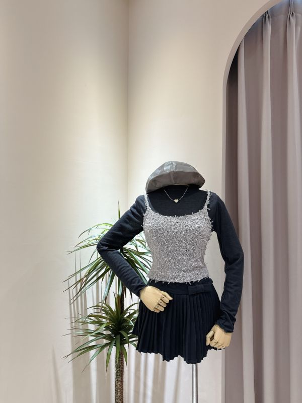 羽毛小背心+立領木耳邊彈力打底衣 羽毛小背心+立領木耳邊彈力打底衣