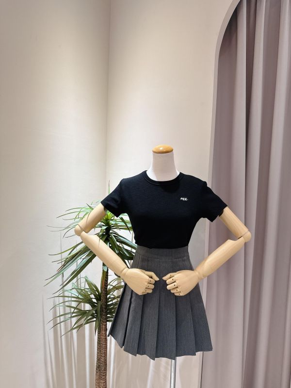 立體小刺繡修身上衣 立體小刺繡修身上衣