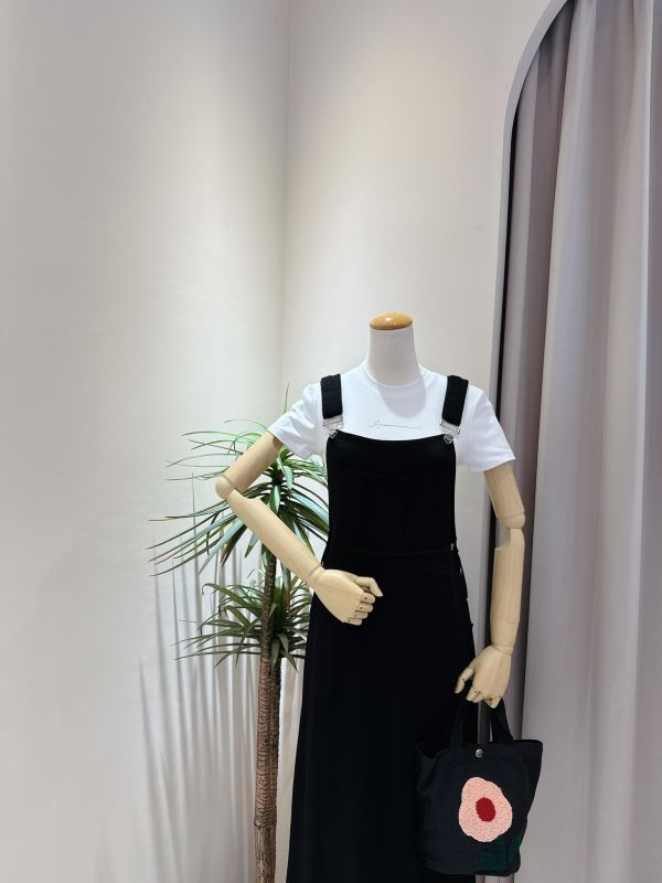 簡約顯瘦A字吊帶裙 簡約顯瘦A字吊帶裙