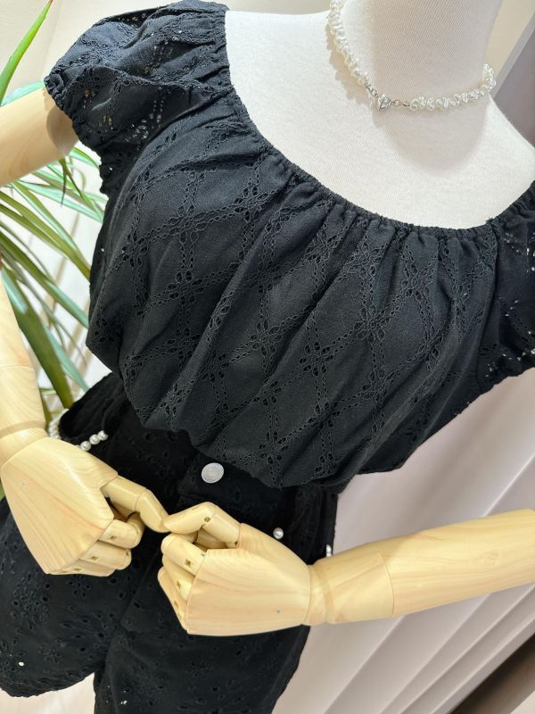 一字領蕾絲燒花上衣 一字領蕾絲燒花上衣