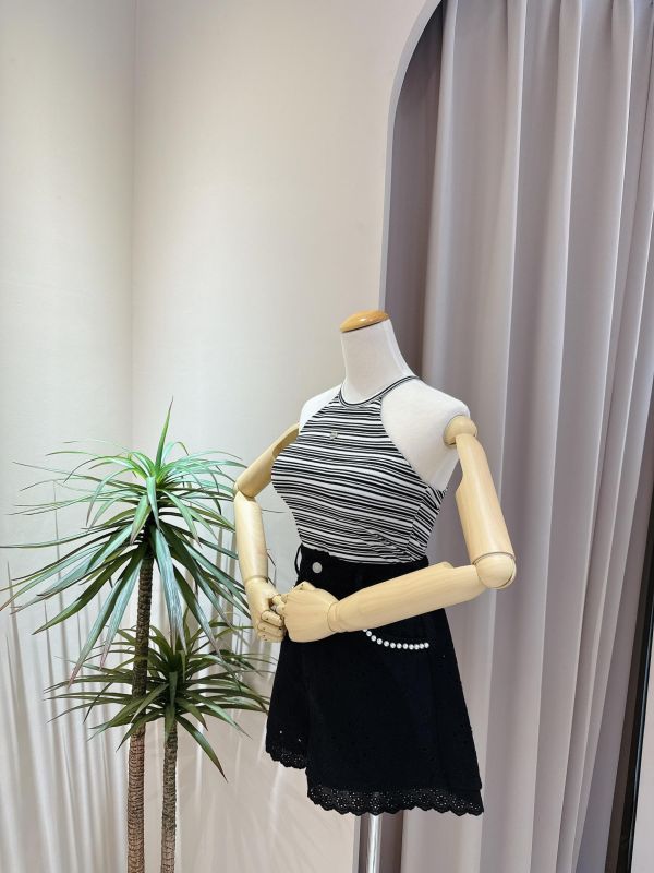 條紋霧面愛心小鐵牌削肩罩杯背心 條紋霧面愛心小鐵牌削肩罩杯背心