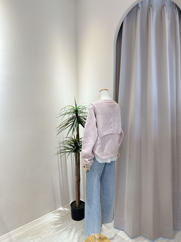 小披肩+蕾絲燒花拼接愛心釦毛衣 小披肩+蕾絲燒花拼接愛心釦毛衣