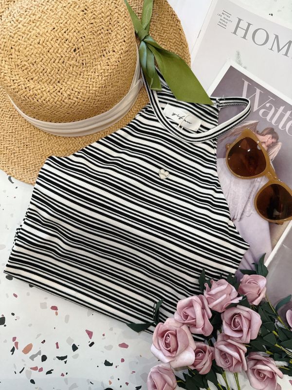 條紋霧面愛心小鐵牌削肩罩杯背心 條紋霧面愛心小鐵牌削肩罩杯背心