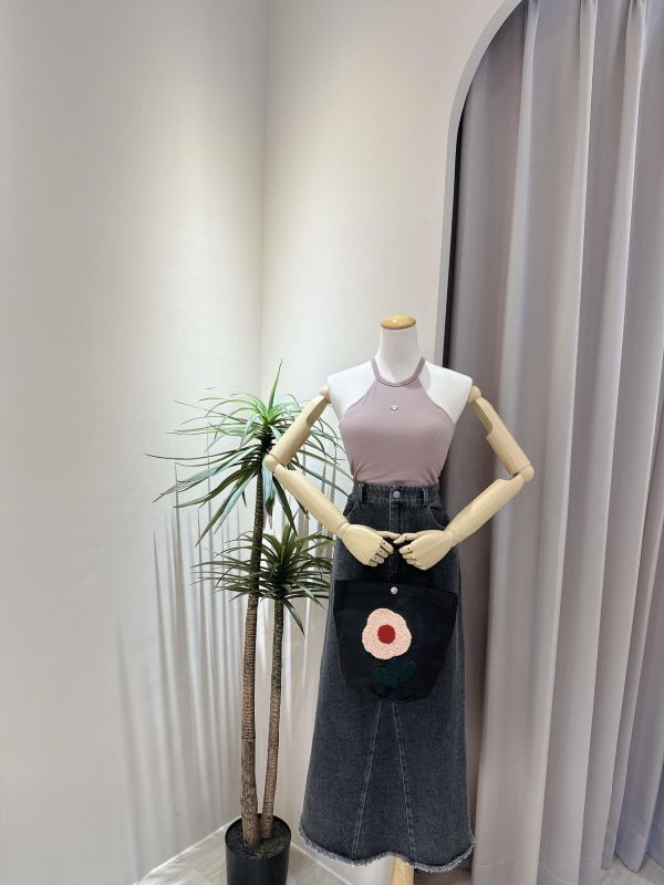 簡約素面修身牛仔裙 簡約素面修身牛仔裙