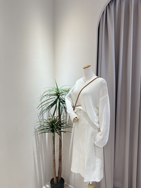 細針織交叉美背薄上衣 細針織交叉美背薄上衣