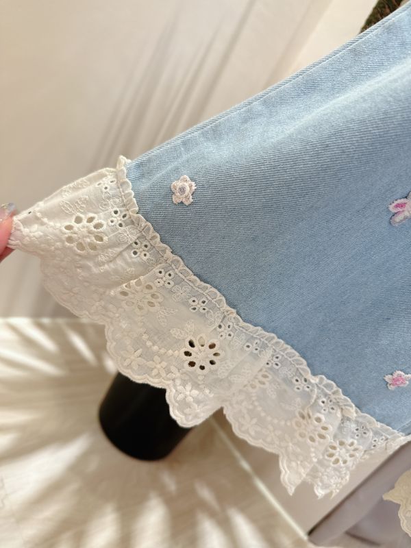立體刺繡小粉花直筒牛仔寬褲 立體刺繡小粉花直筒牛仔寬褲