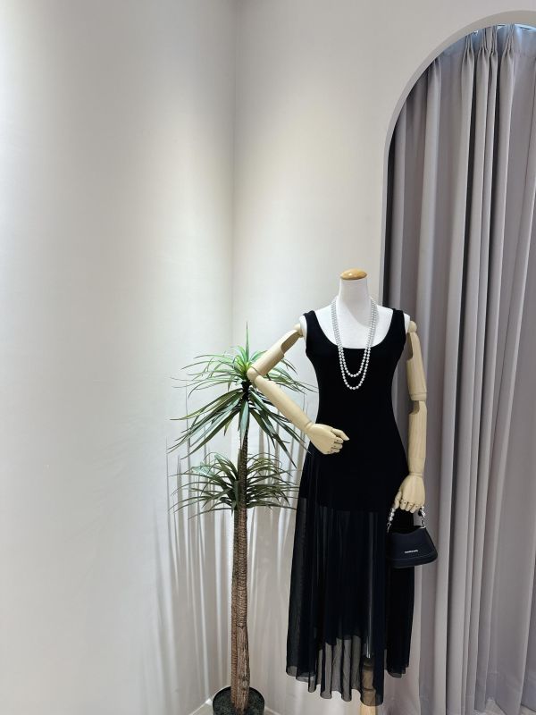 輕柔網紗透膚兩件式洋裝 輕柔網紗透膚兩件式洋裝