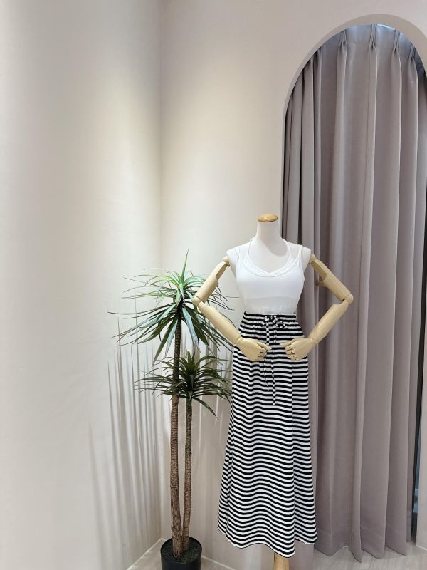 肩帶扭結假兩件罩杯背心 肩帶扭結假兩件罩杯背心