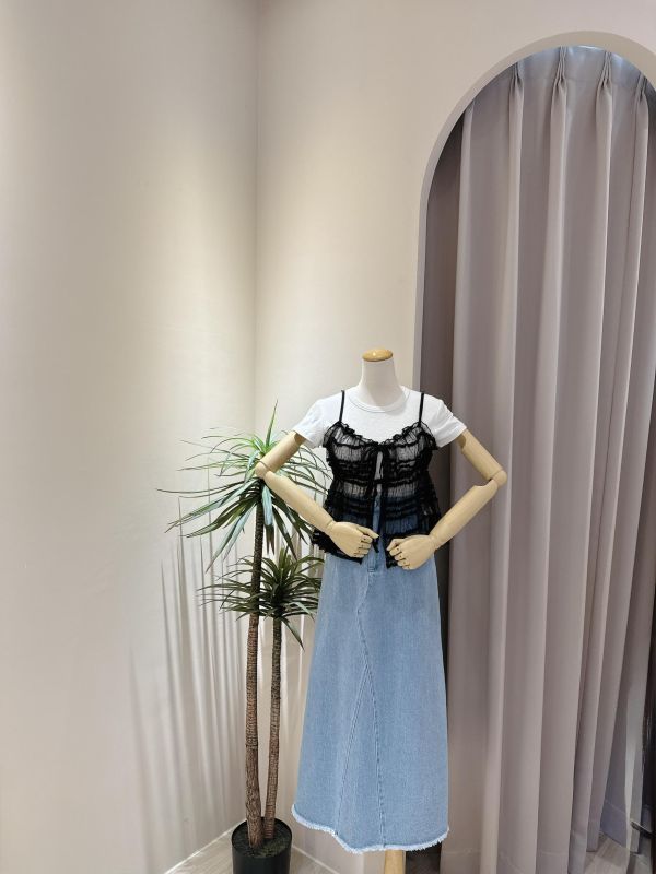 簡約素面修身牛仔裙 簡約素面修身牛仔裙