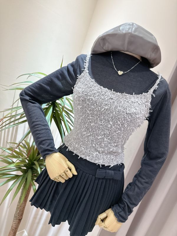 羽毛小背心+立領木耳邊彈力打底衣 羽毛小背心+立領木耳邊彈力打底衣