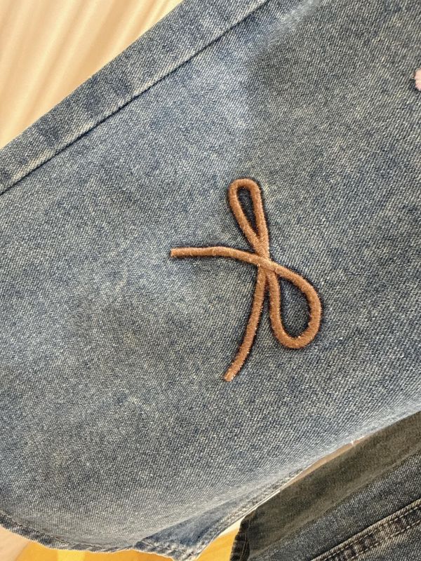 繽紛立體刺繡蝴蝶結牛仔寬褲 繽紛立體刺繡蝴蝶結牛仔寬褲