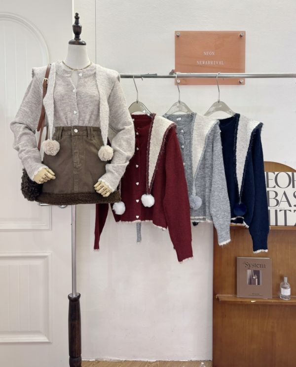 毛球披肩+愛心釦小V領毛衣 毛球披肩+愛心釦毛衣