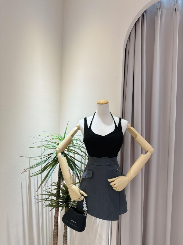 肩帶扭結假兩件罩杯背心 肩帶扭結假兩件罩杯背心