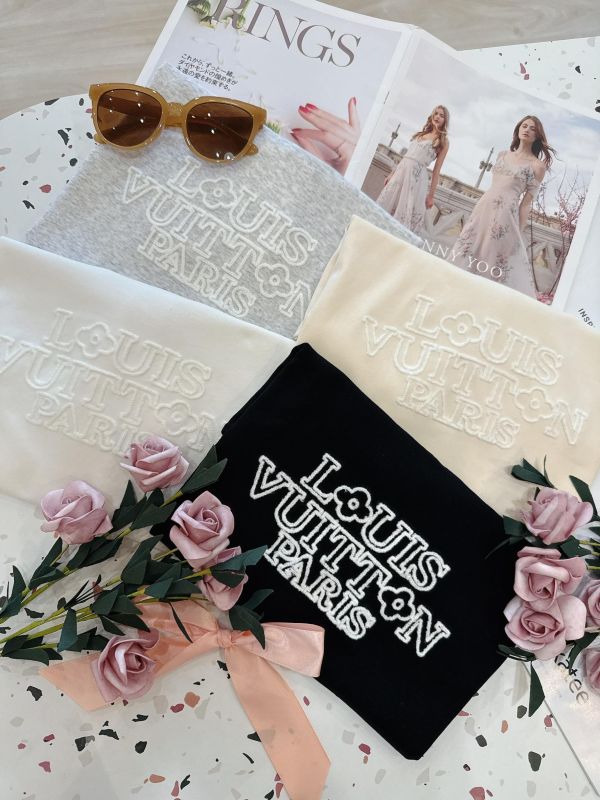 反摺寬袖立體字母短版上衣 反摺寬袖立體字母短版上衣