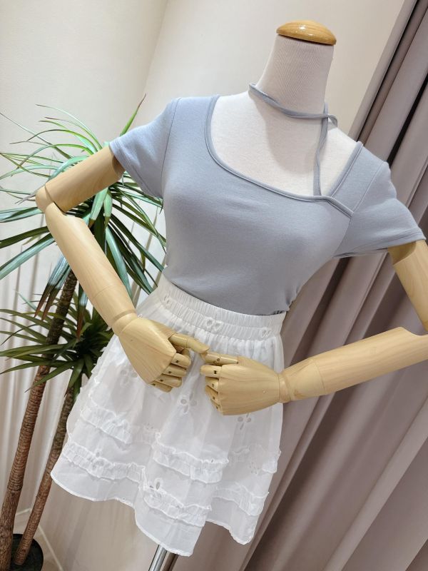 繞脖造型素面上衣 繞脖造型素面上衣