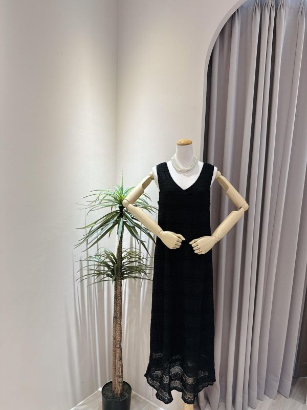 V領美背無袖長洋裝 V領美背無袖長洋裝