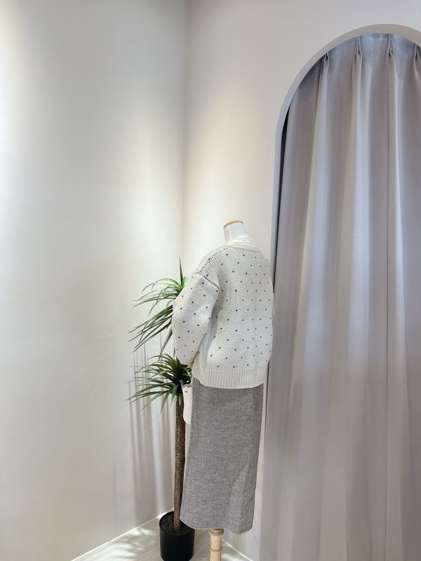 後磅滿版愛心金釦毛衣 後磅滿版愛心金釦毛衣