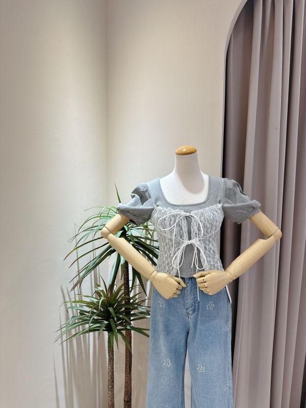 輕柔蕾絲假兩件美背公主袖上衣 輕柔蕾絲假兩件美背公主袖上衣