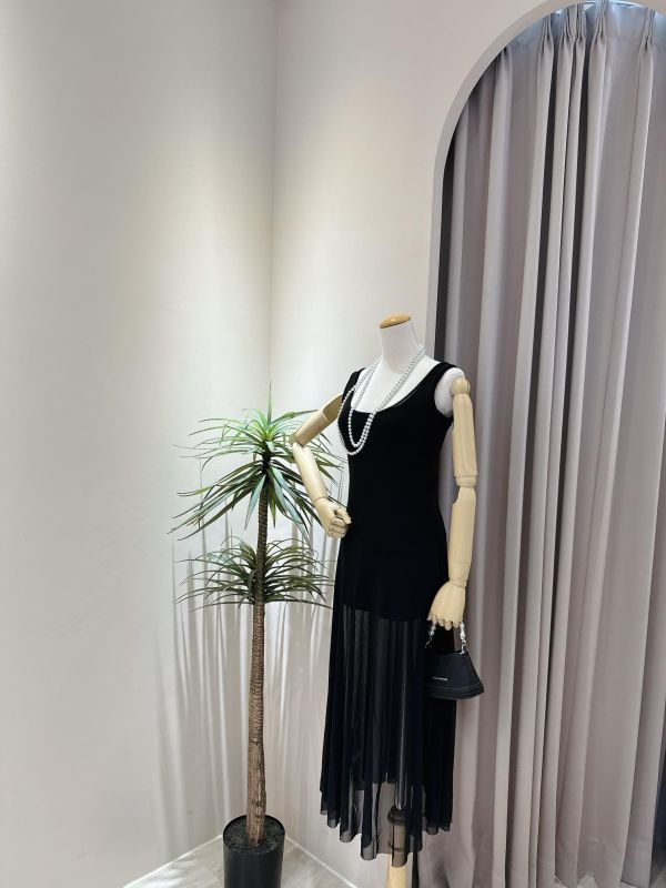 輕柔網紗透膚兩件式洋裝 輕柔網紗透膚兩件式洋裝