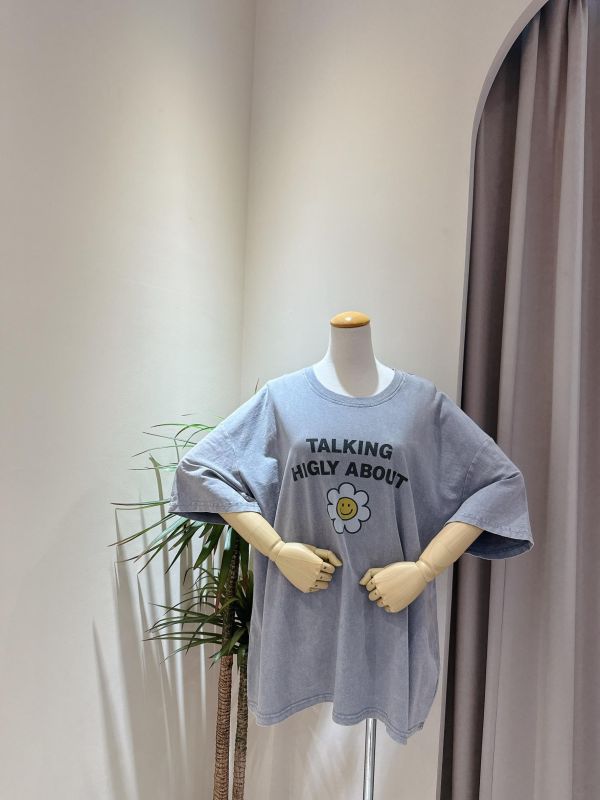 微笑小花刷舊造型寬鬆大T 微笑小花刷舊造型寬鬆大T