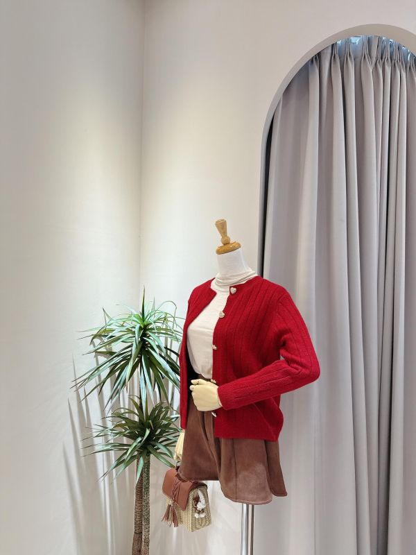 愛心金釦後磅針織外套 愛心金釦後磅針織外套