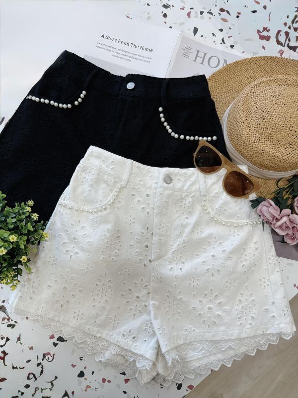 珍珠口袋蕾絲燒花短褲 珍珠口袋蕾絲燒花短褲