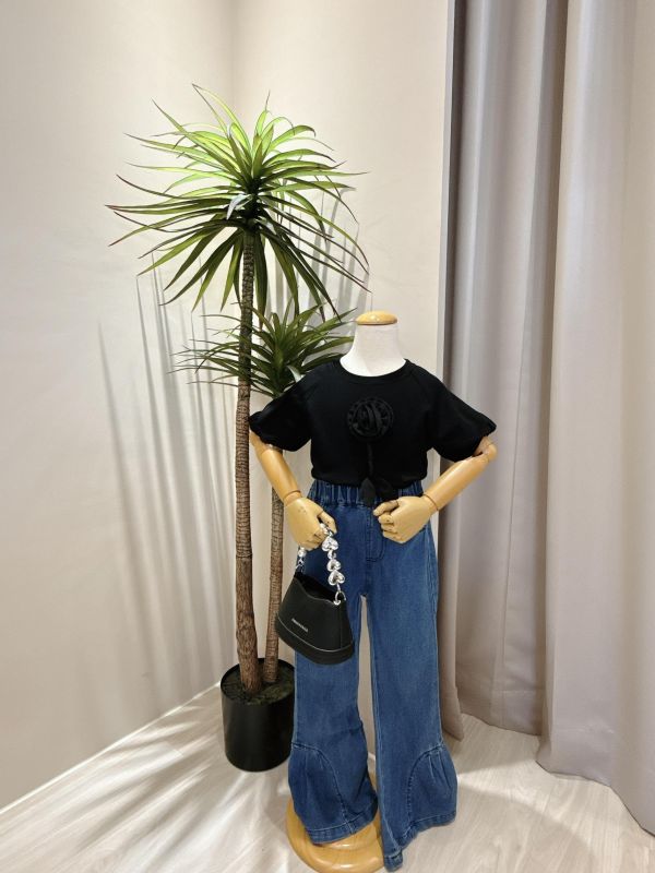 立體玫瑰花上衣 立體玫瑰花上衣