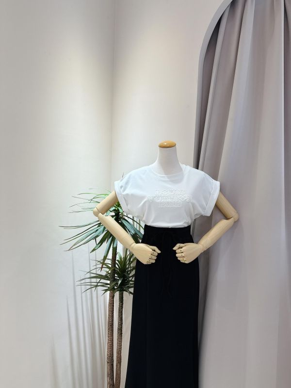 反摺寬袖立體字母短版上衣 反摺寬袖立體字母短版上衣