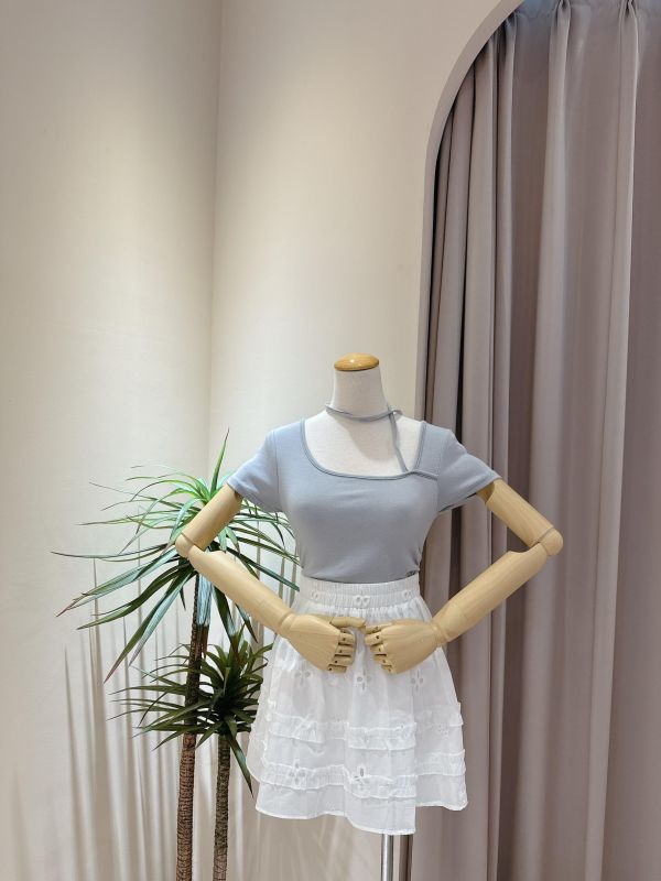 繞脖造型素面上衣 繞脖造型素面上衣