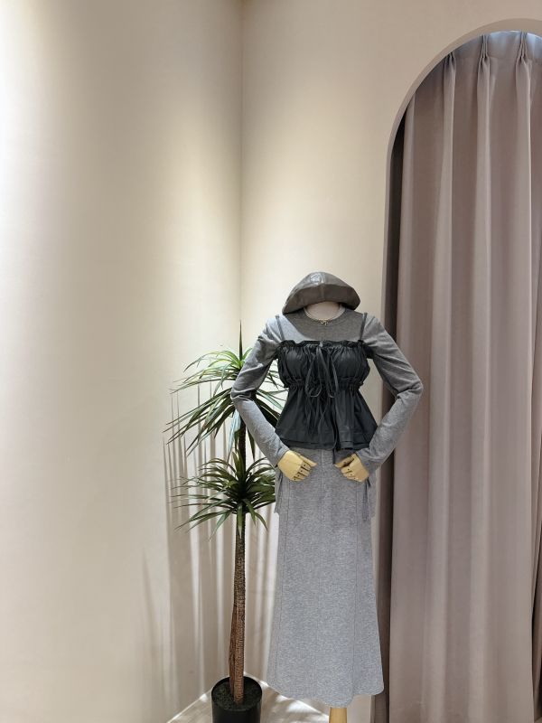 質感軟皮綁帶背心+親膚棉打底上衣 質感軟皮綁帶背心+親膚棉打底上衣