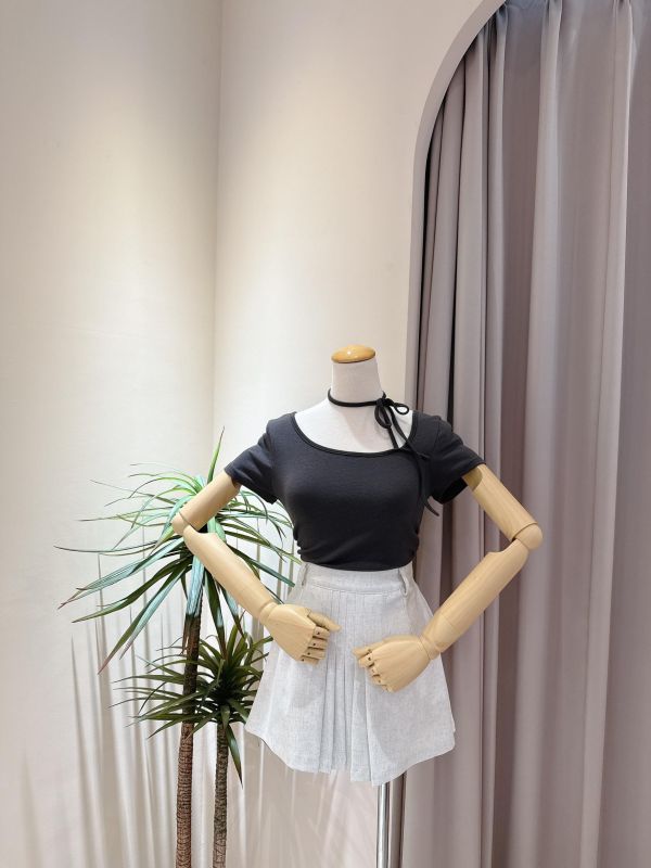 繞脖造型素面上衣 繞脖造型素面上衣