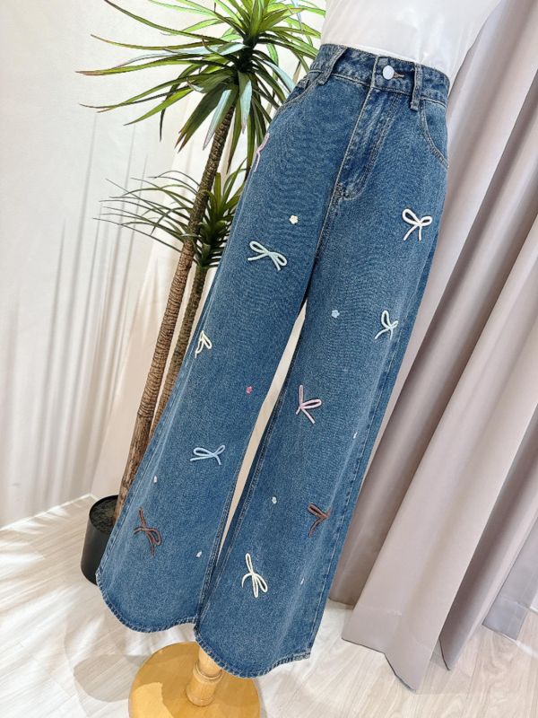 繽紛立體刺繡蝴蝶結牛仔寬褲 繽紛立體刺繡蝴蝶結牛仔寬褲