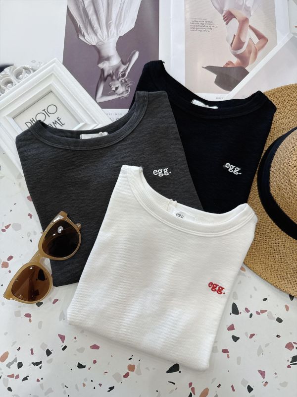 立體小刺繡修身上衣 立體小刺繡修身上衣