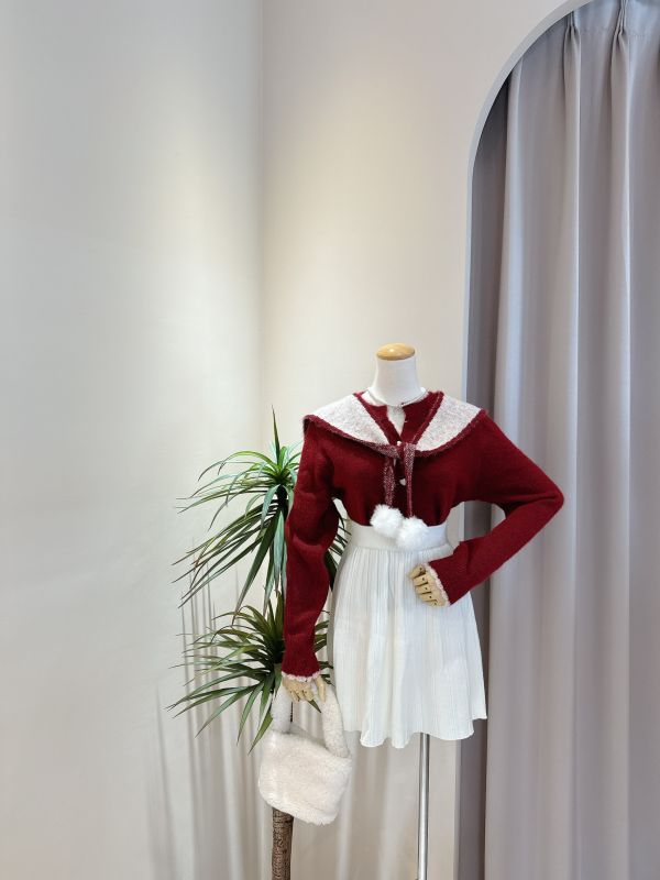 毛球披肩+愛心釦小V領毛衣 毛球披肩+愛心釦毛衣