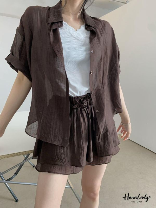 LCA08 美背後開岔涼感排釦衫 