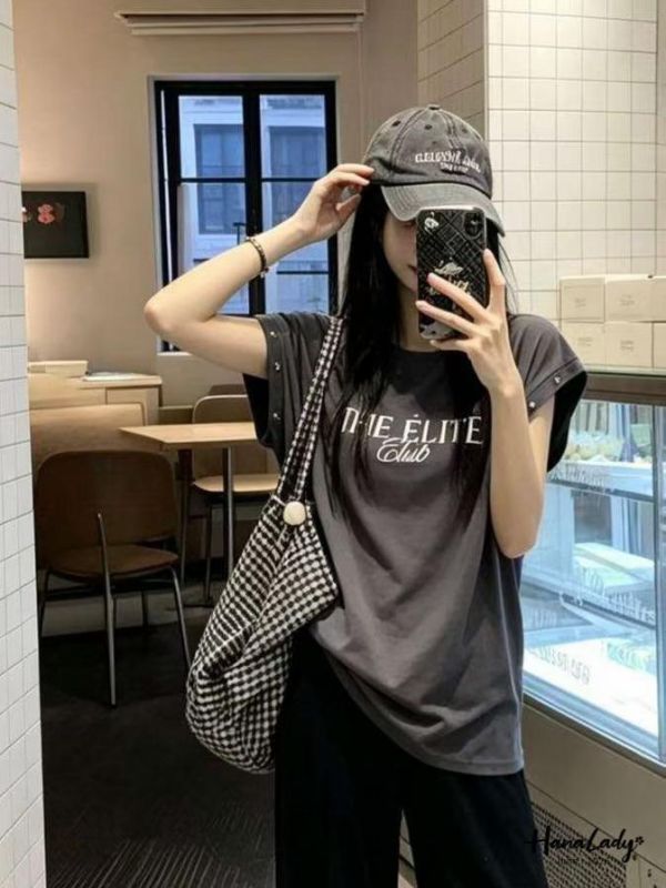 LLA23 星星鉚釘袖字母T 