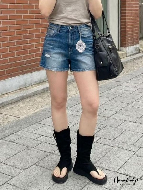 LWA70 微刷破舒服百搭丹寧短褲 
