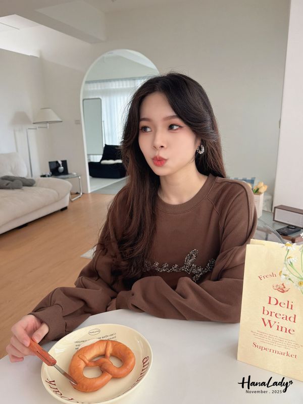 WJA24 立體毛呢字母大學T 