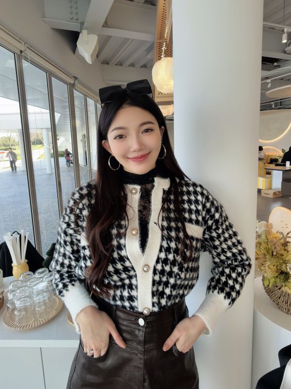 WQB69 千鳥格紋珍珠釦針織上衣 