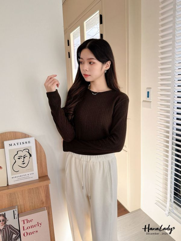 WQA92 小洞洞坑條針織上衣 