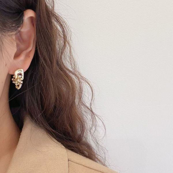 WQB46 設計感水鑽鍊條耳環 