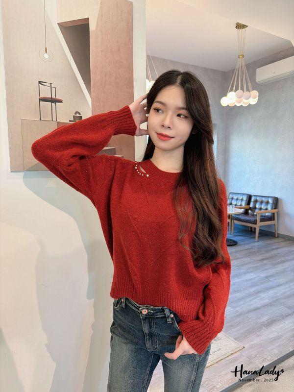 WJA85 氣質釘珠簍空針織上衣 