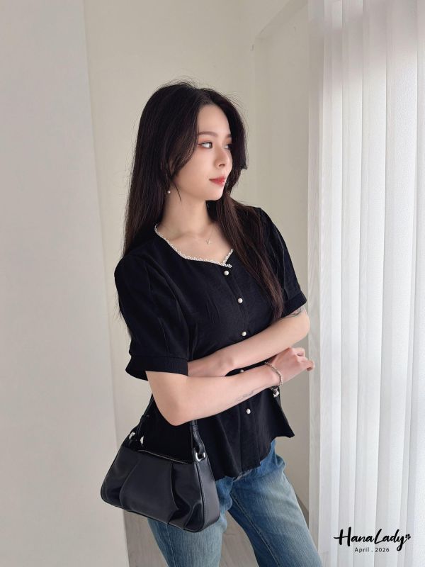 LFA36 雕花領霧面珍珠釦上衣 