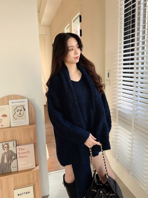 WQA82 附圍巾V領長版針織上衣 