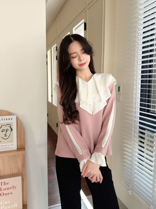 WQA53 波浪三角層刺領針織上衣 